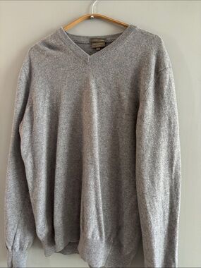 100% cashmere V-Neck Sweater